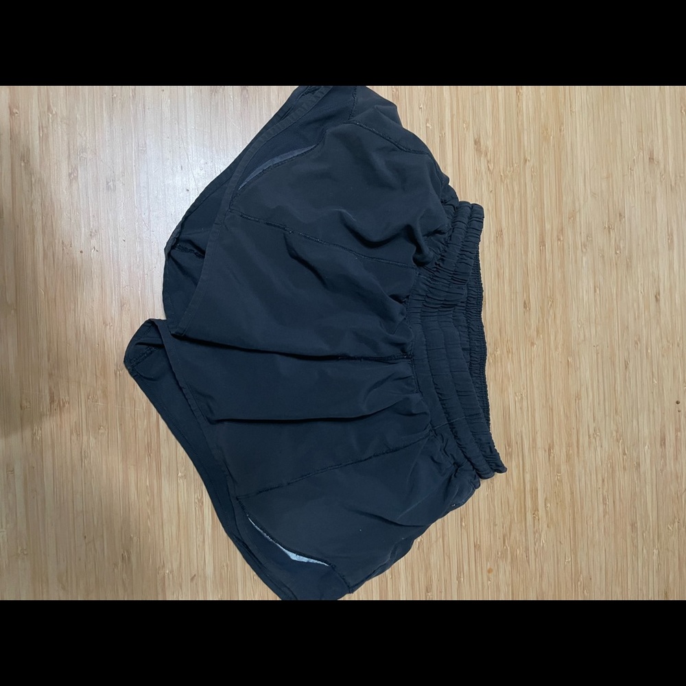 Lululemon Size 4 Hotty hot shorts II BLACK 4” inseam